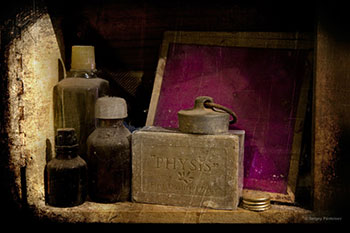 Натюрморт с пурпурным фильтром и оливковым мылом